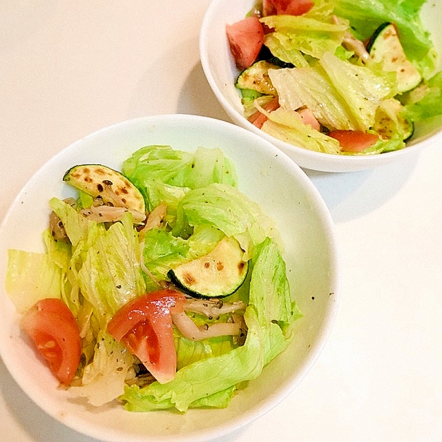 夏野菜たっぷり☆レタスとズッキーニとトマトのサラダ