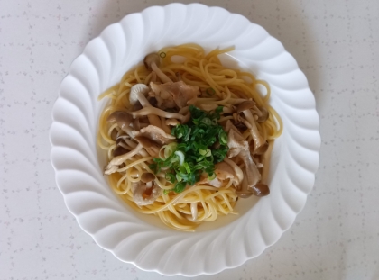 柚子胡椒を効かせて☆きのこと豚肉のバター醤油パスタ