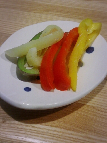 パプリカだけですが、シンプルに野菜の味を感じ甘さに感動しました！
たくさん食べれますね～o(^o^)o