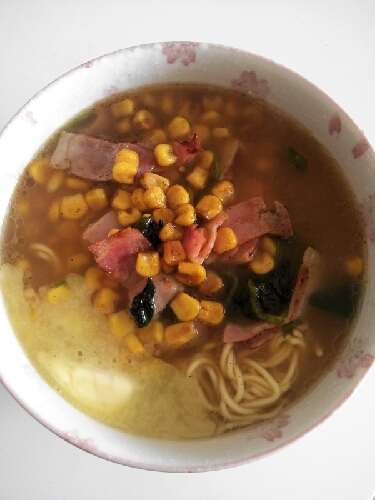 ほうれん草とベーコンとコーンのラーメン♪