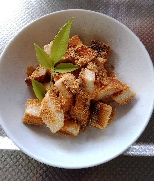 パルメザンチーズ香るきなこのおやつ♪食パンラスク