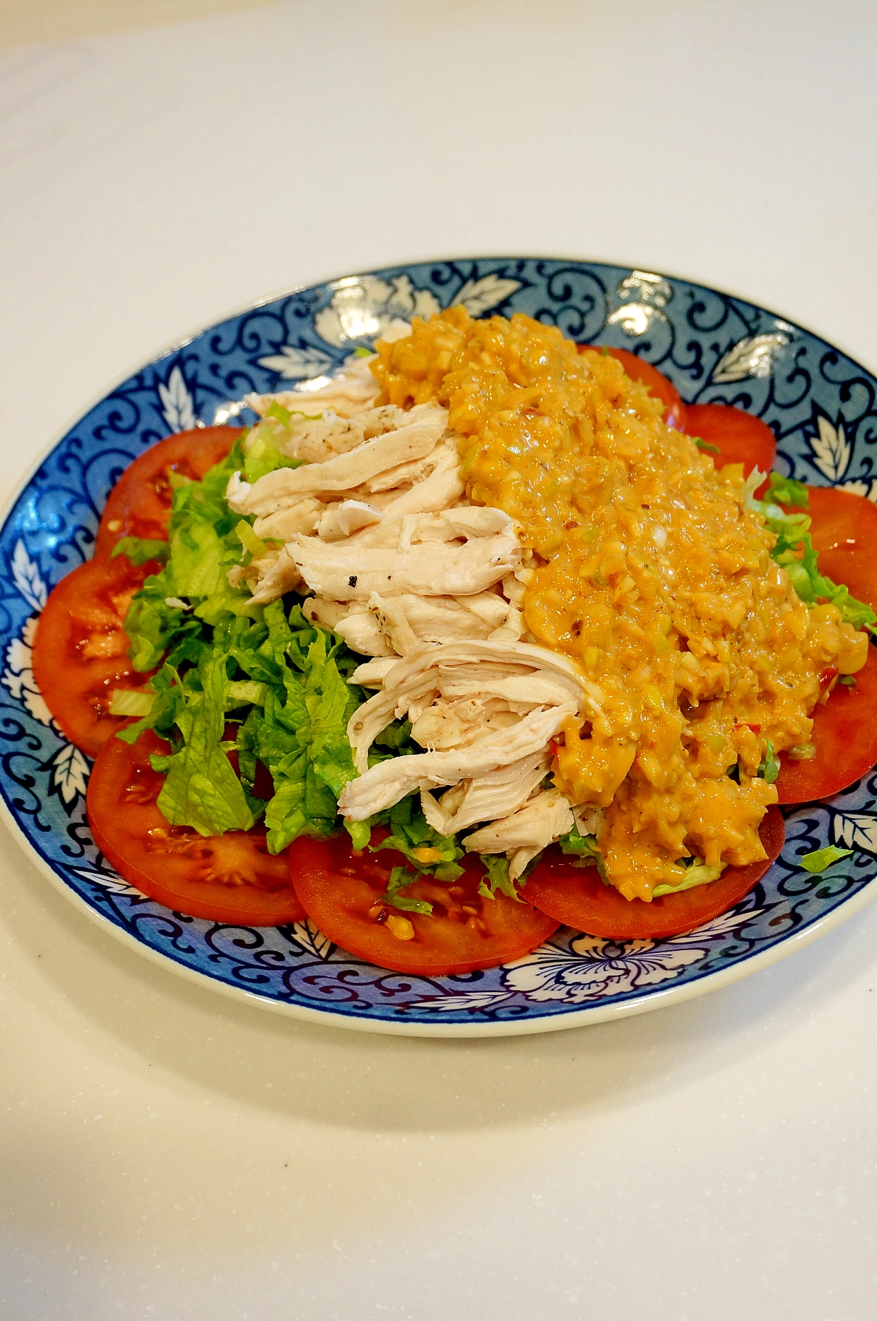 秘伝の茹で方で驚くほどの柔らかさ!棒棒鶏