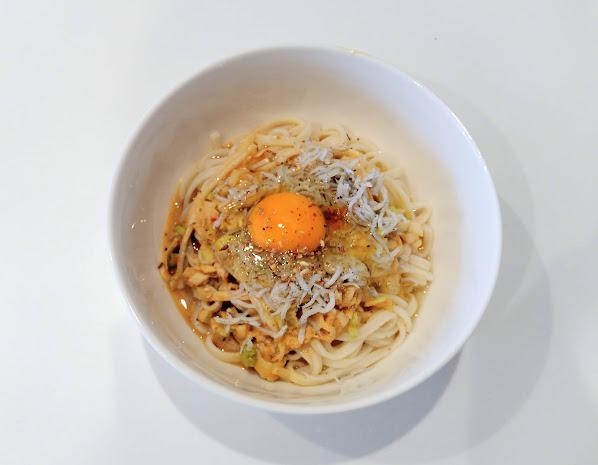 しらすと卵のぶっかけごまだれうどん