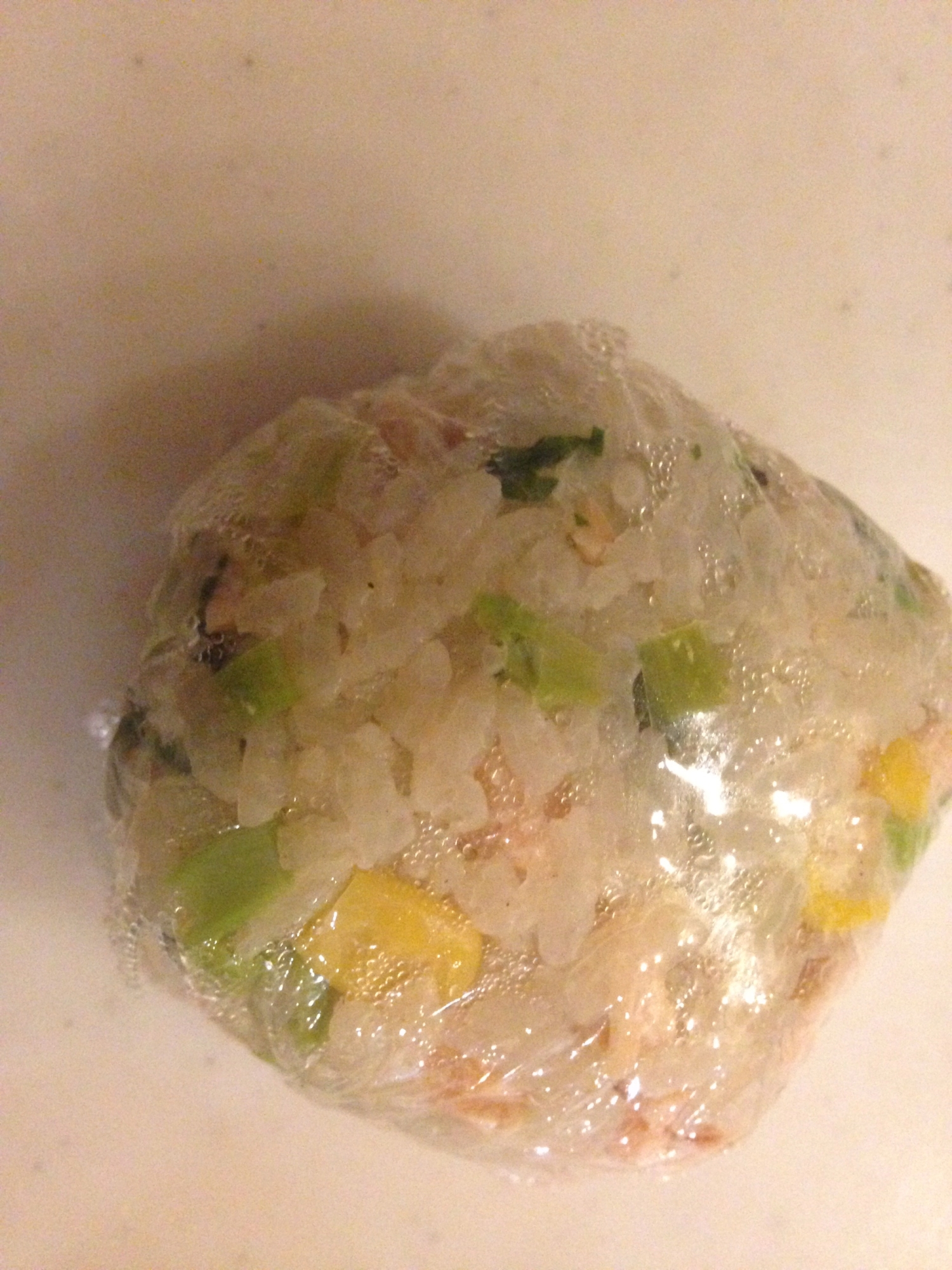 野沢菜と鮭フレークとコーンの混ぜごはんむすび