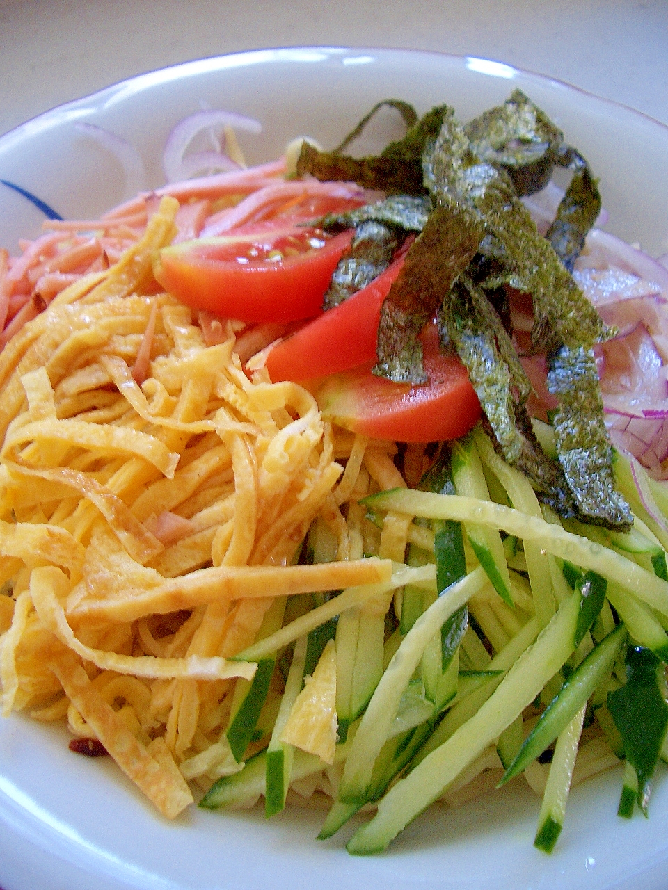 具だくさんの冷麺