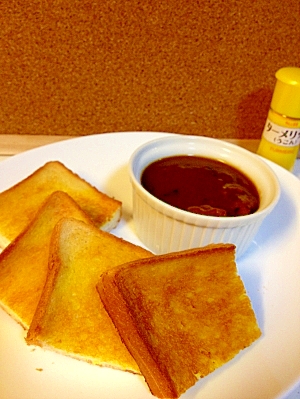 トマトチキンカレーとウコンのトースト