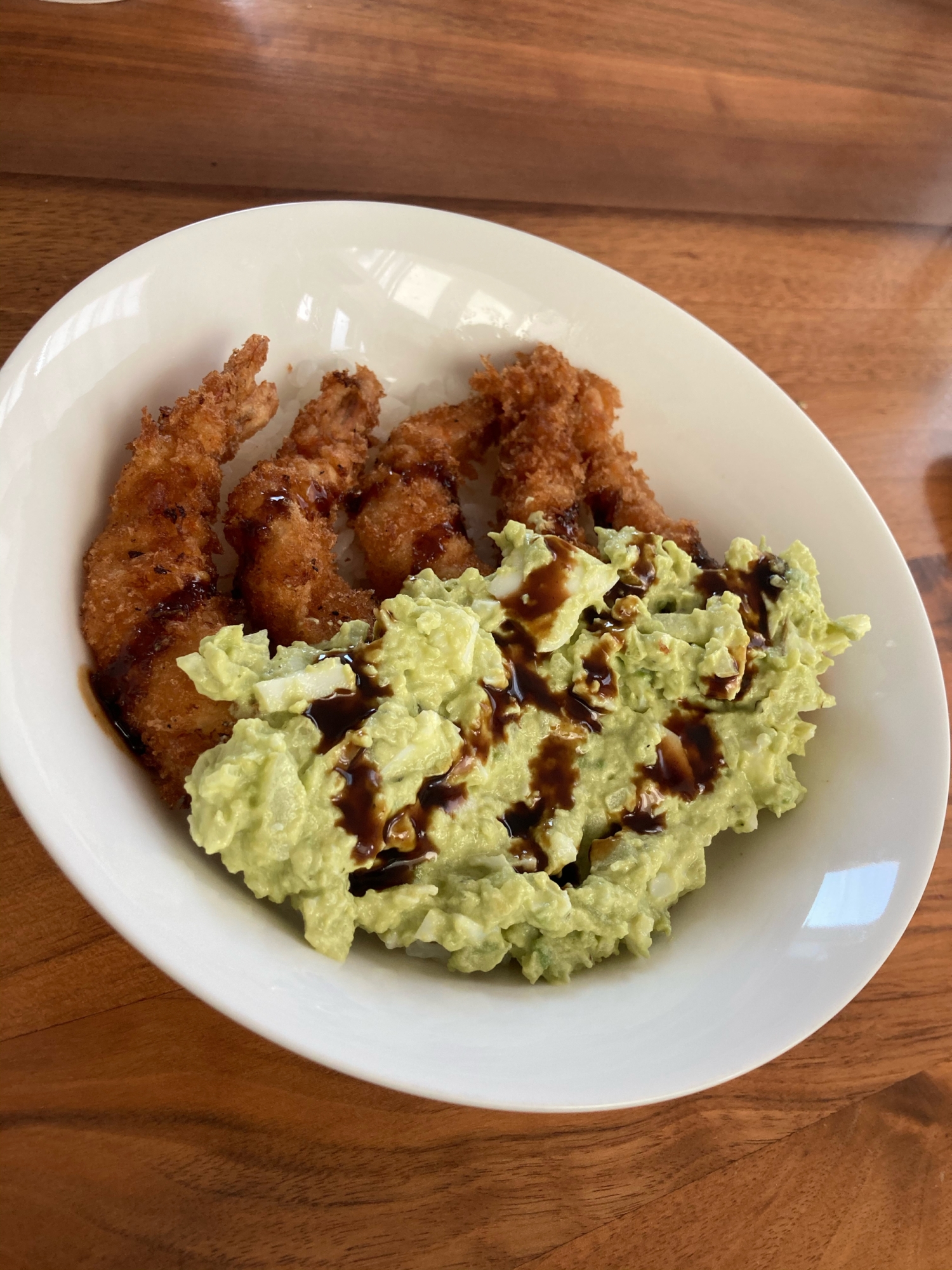 アボカドタルタルのエビフライ丼