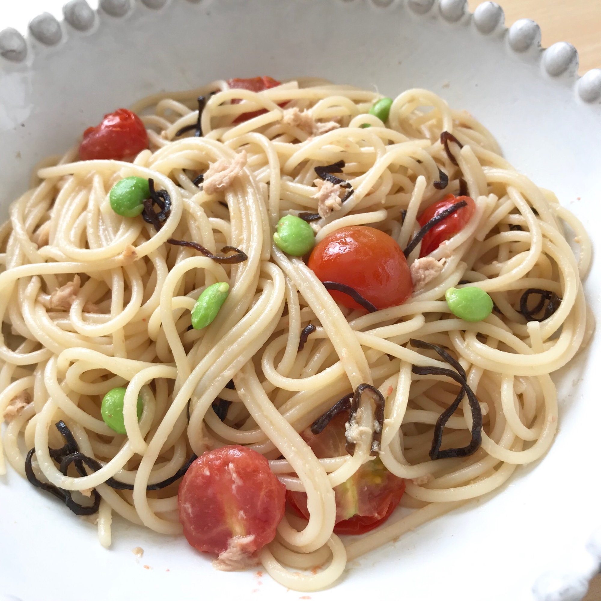 ツナ枝豆トマトのバター塩昆布パスタ