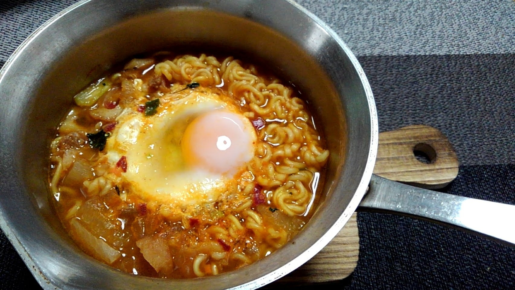 おでんが余ったり飽きたら辛ラーメンに入れてみて☆