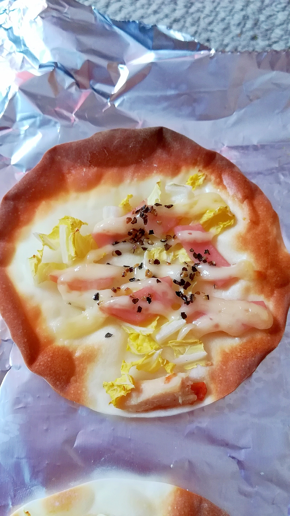 白菜とハムの餃子の皮マヨネーズペッパーピザ