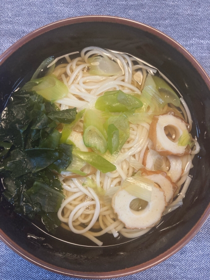 竹輪とわかめのうどん