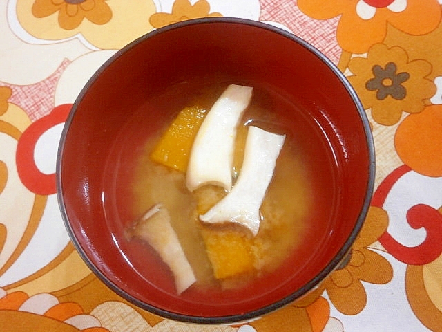 かぼちゃとエリンギの味噌汁
