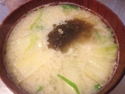 白菜ととろろ昆布のお味噌汁