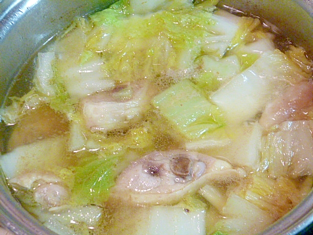 簡単♪白菜たっぷり♪とりももぶつ切り肉の和風スープ