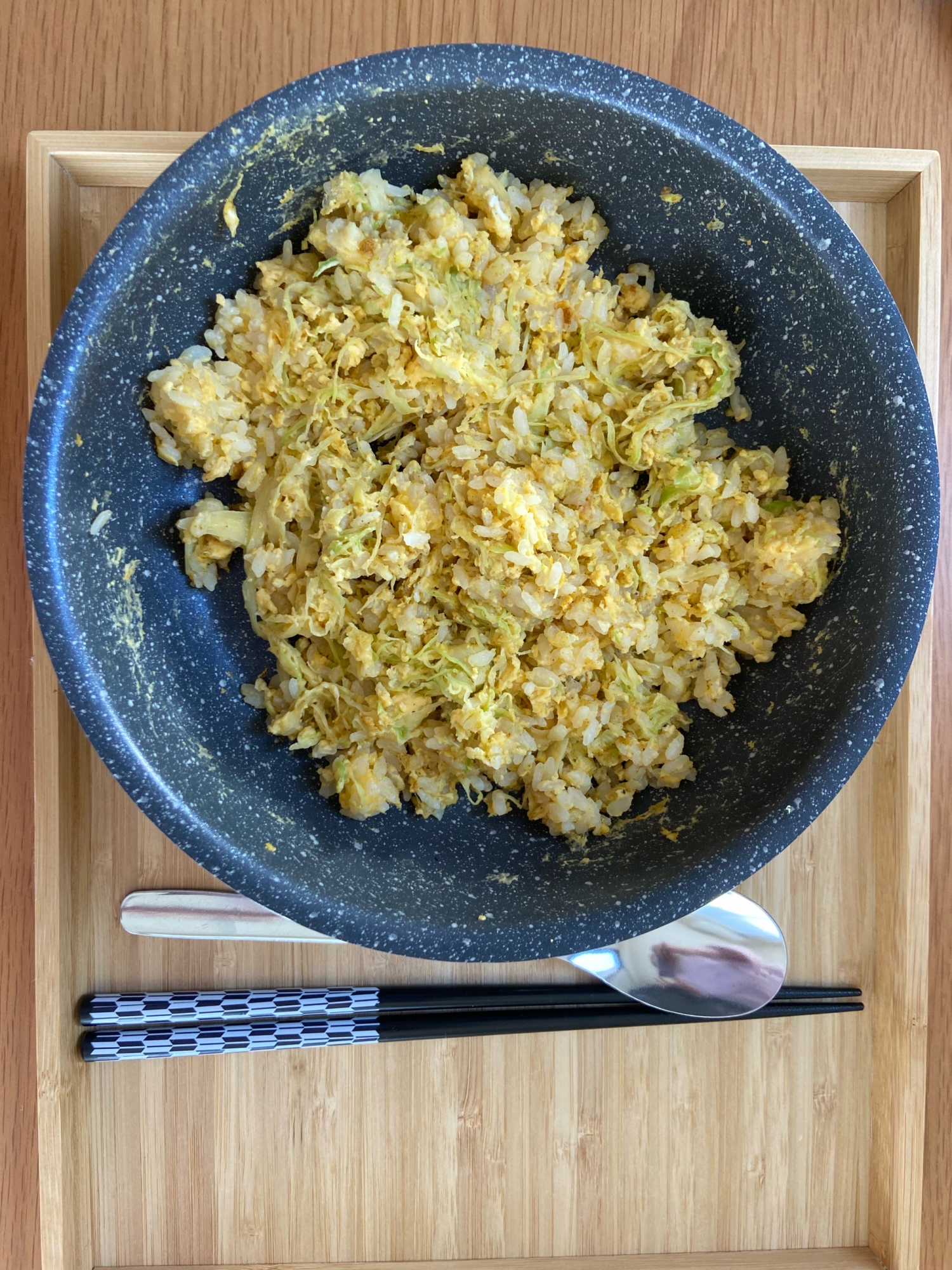 キャベツと卵のカレー炒飯