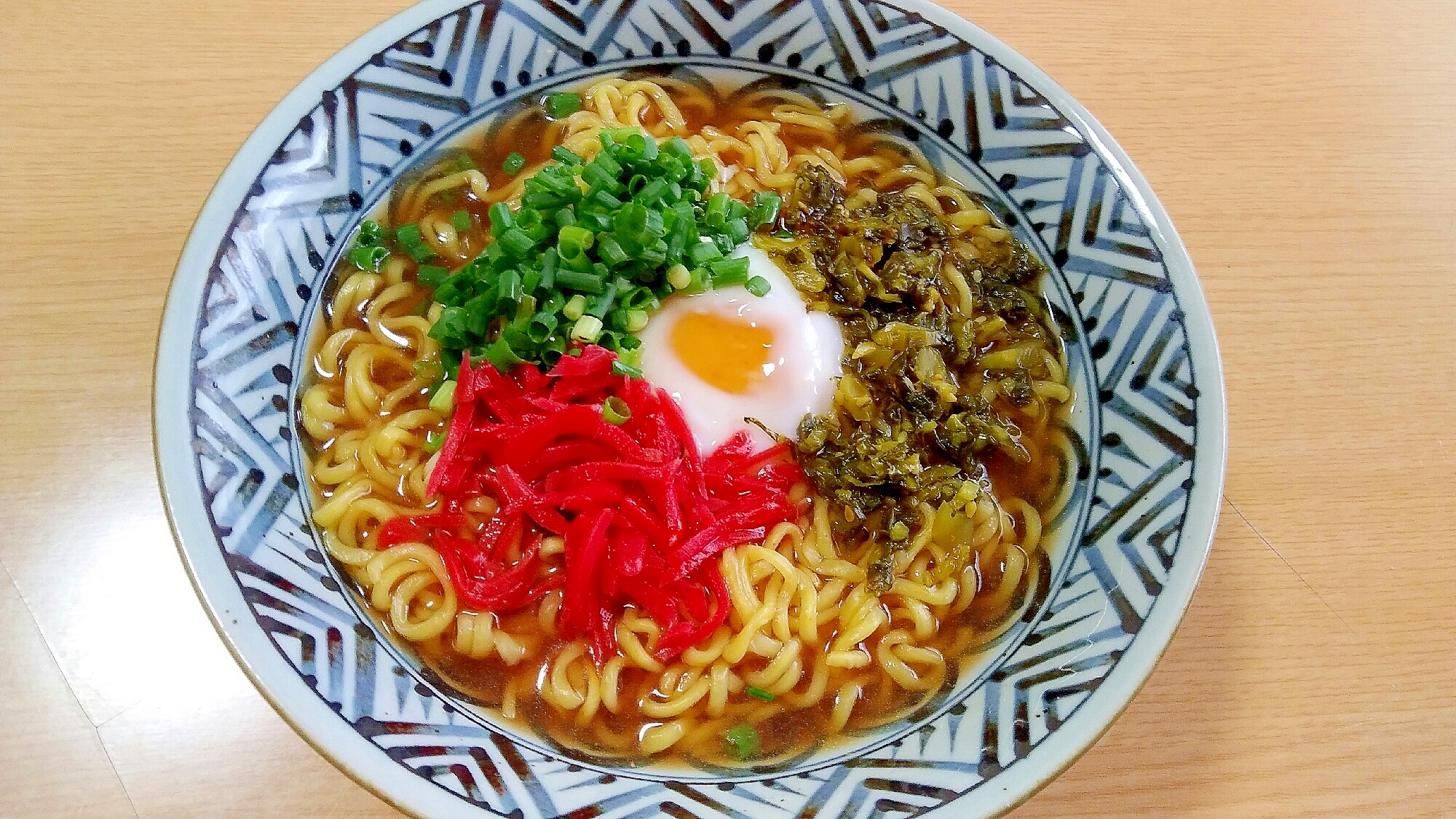 高菜と紅しょうがと温泉卵のラーメン