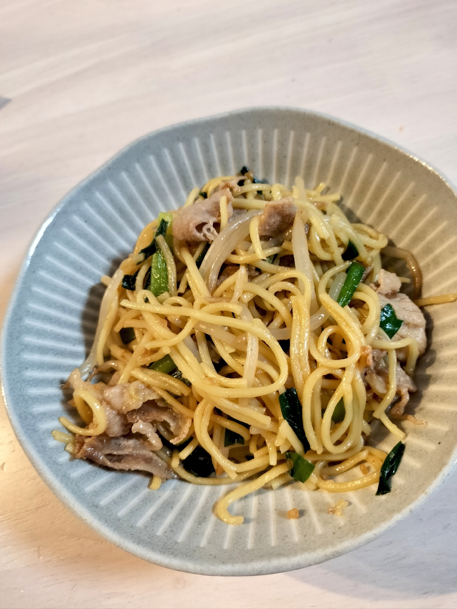 醤油麹を使ったニラもやし豚焼きそば