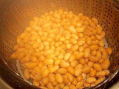 圧力鍋で 蒸し大豆