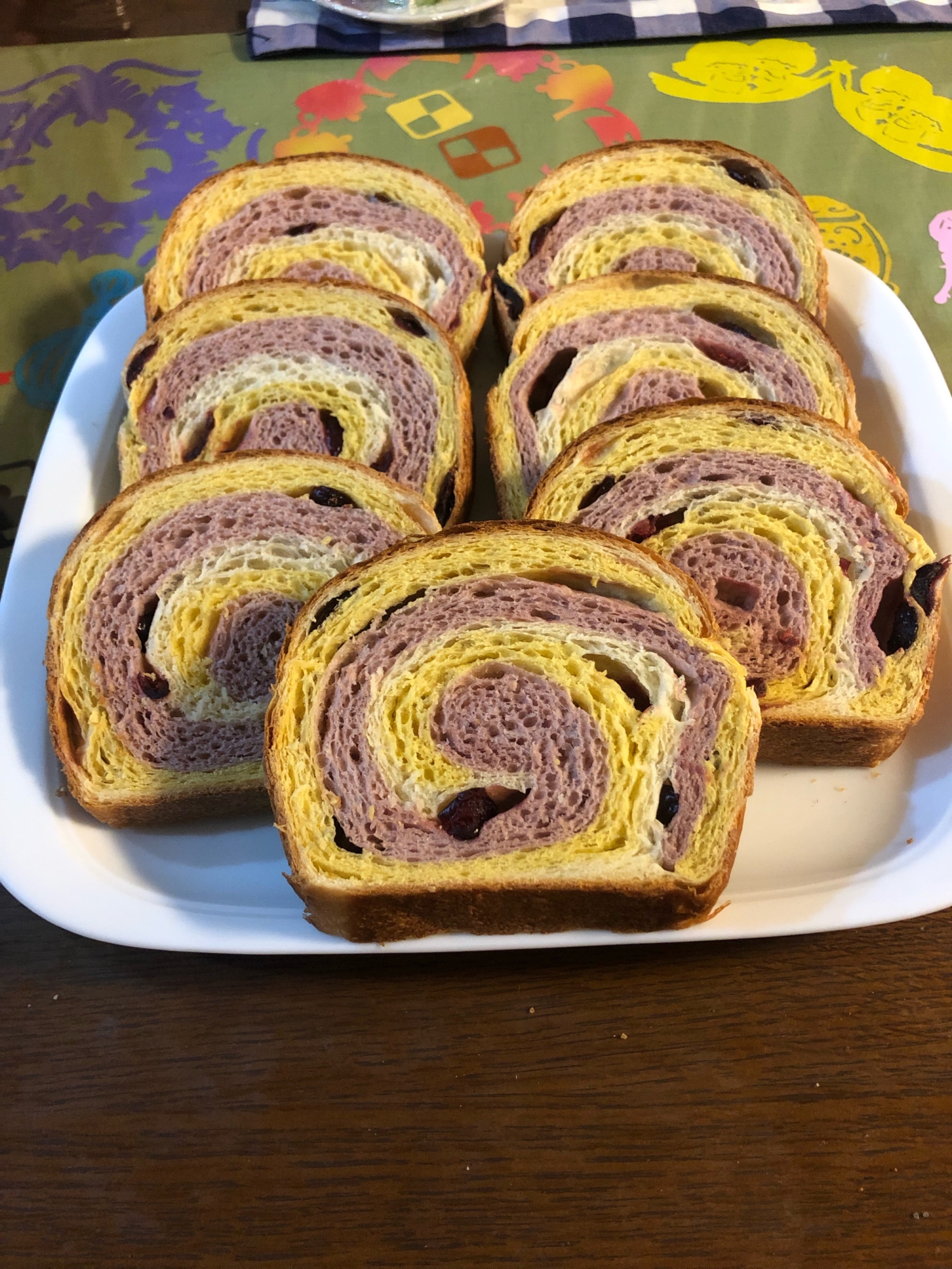 3色ぐるぐる　食パン