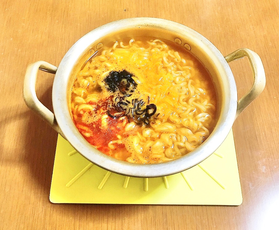 簡単⭐海苔バターとチーズのせ辛ラーメン