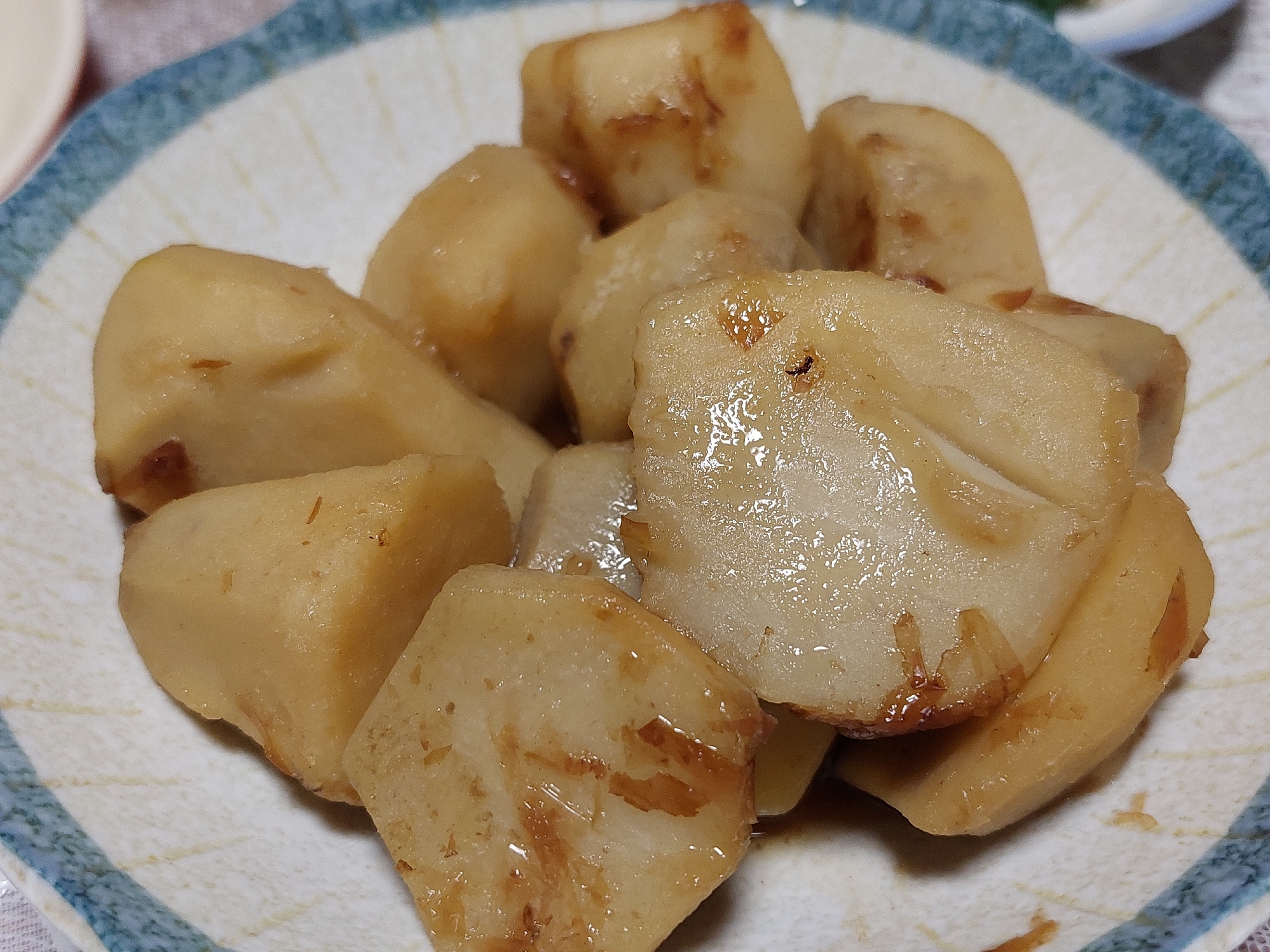 里芋とかつお節の煮物