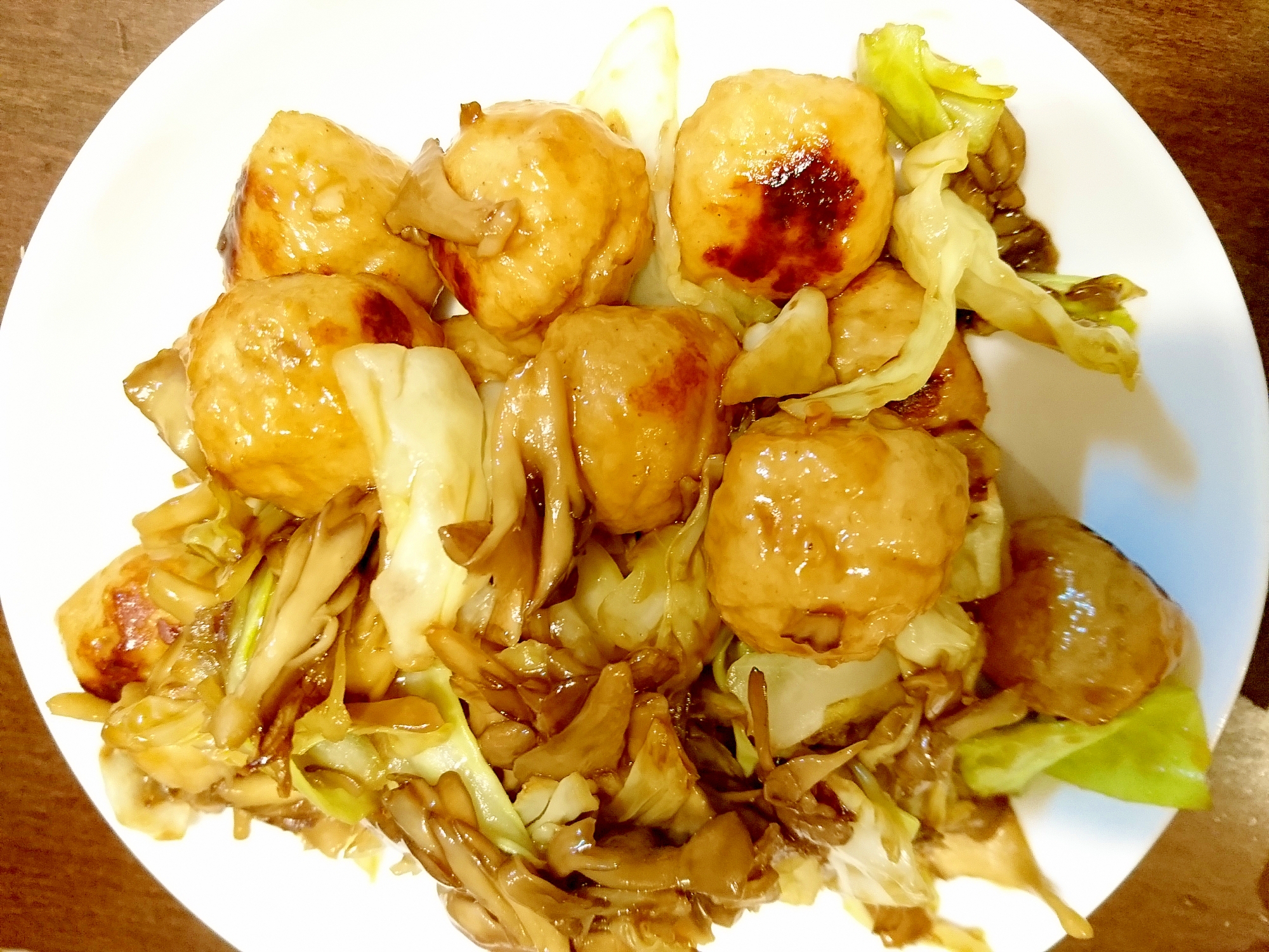 鶏肉団子と、キャベツ舞茸の甘酢炒め