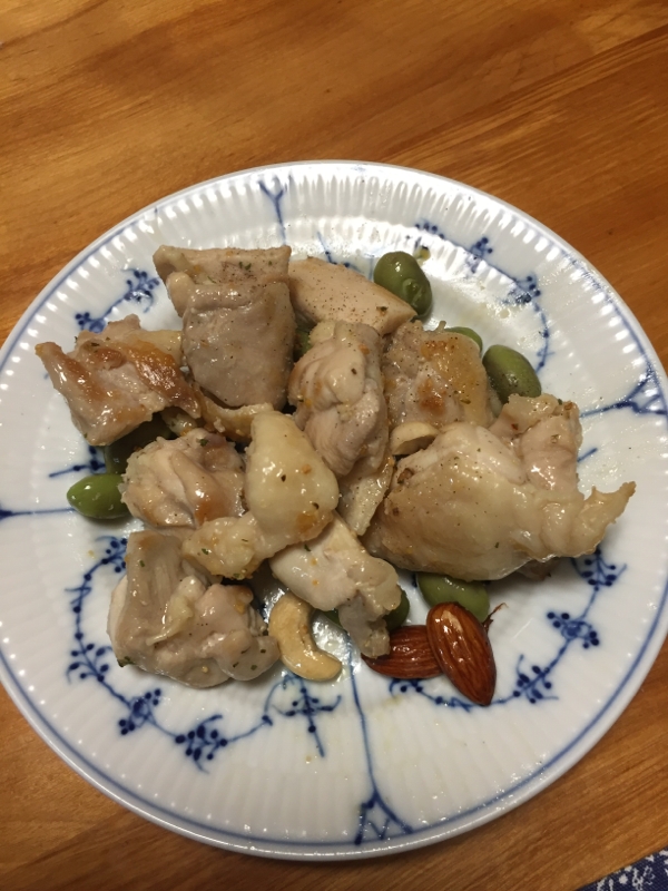 鶏肉と枝豆、ナッツの炒めもの