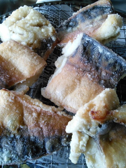 骨付きだったので一生懸命骨取りました(^.^)

塩鯖は味がついているので助かりますね

美味しかったです。
( ＾ω＾ )