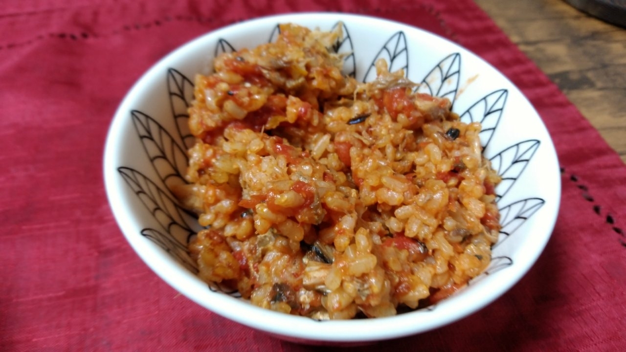 炊飯器で楽チン!鯖缶とトマト缶の炊き込みご飯