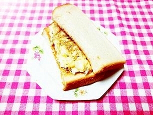 梅じゃこ胡麻風味♪卵ペーストサンドイッチ