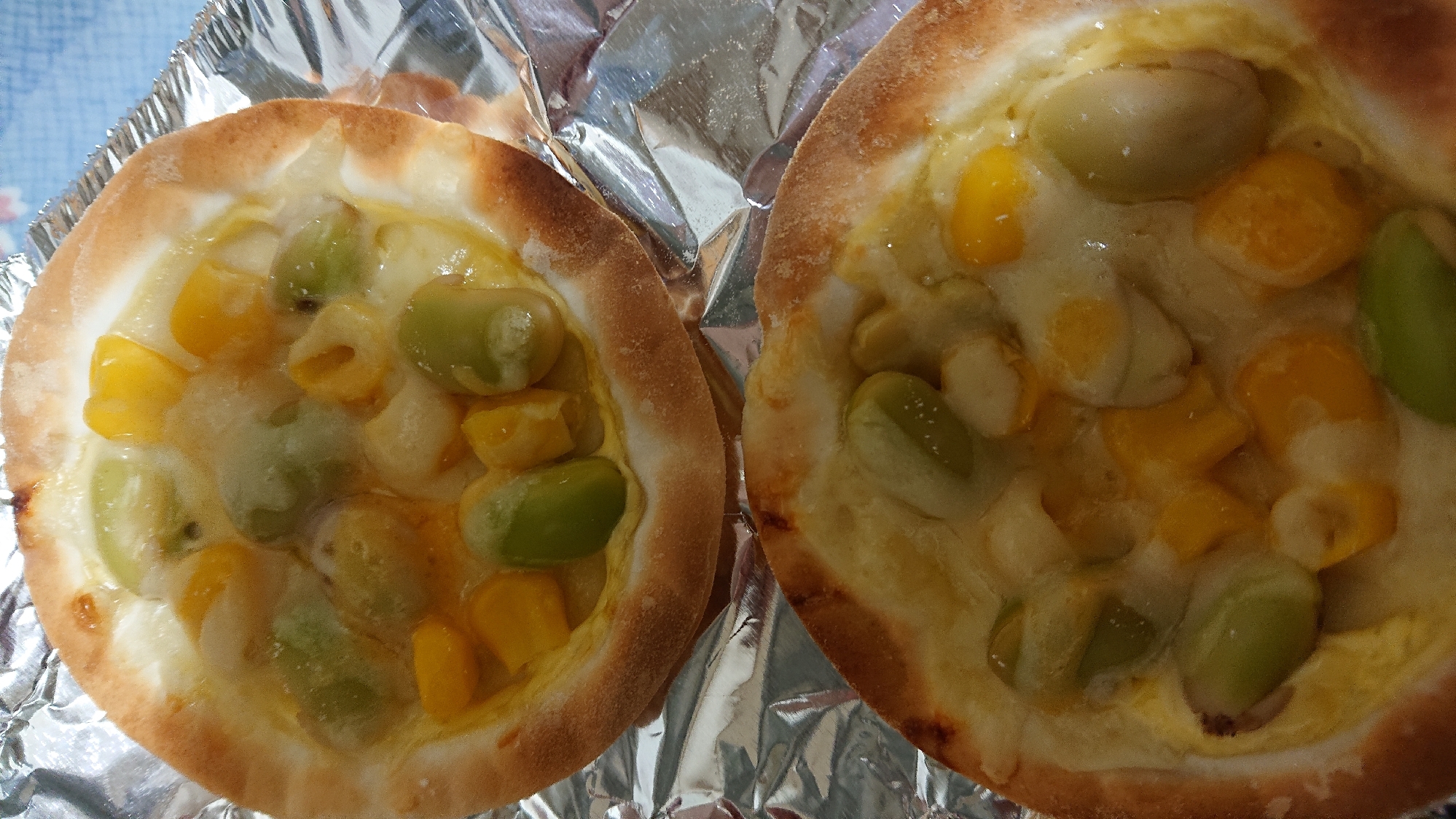 餃子の皮で!枝豆とコーンのミニピザ