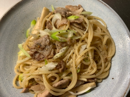 柚子胡椒を効かせて☆きのこと豚肉のバター醤油パスタ