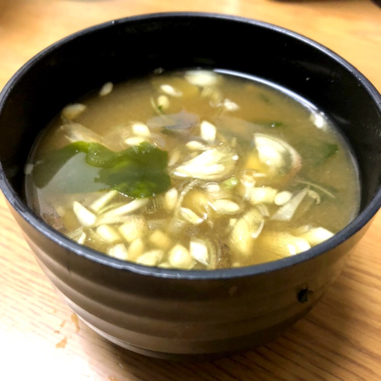 シャキシャキ食感 ♪みょうがとわかめの味噌汁