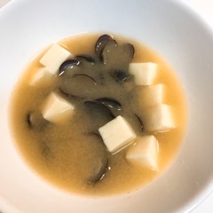 オルチニンたっぷり☆しじみと豆腐の味噌汁