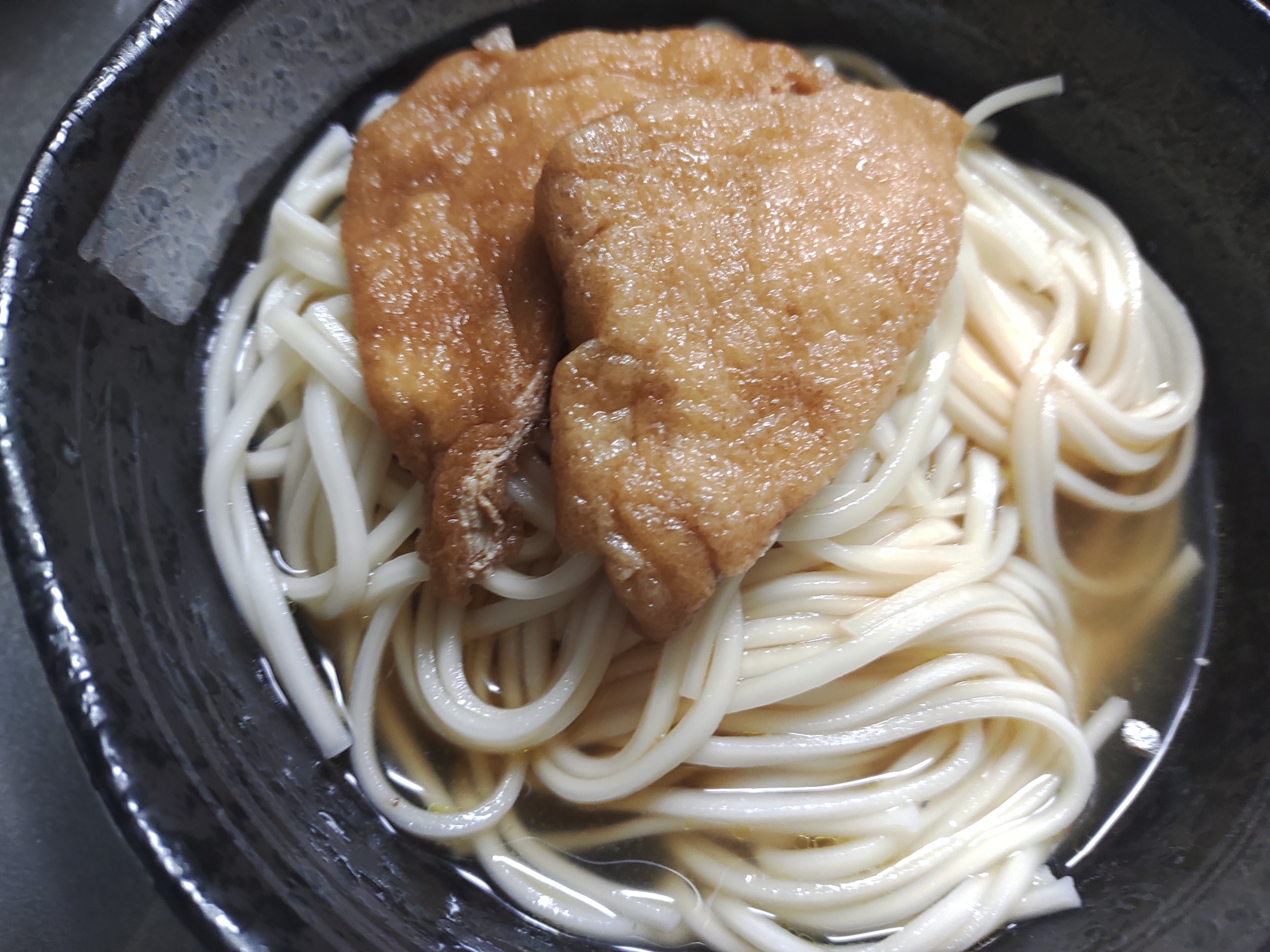 きつねうどんに　ふっくら揚げ