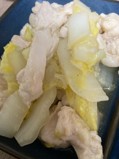 フライパンでしっとり柔らか★鶏むね肉と白菜の蒸し煮
