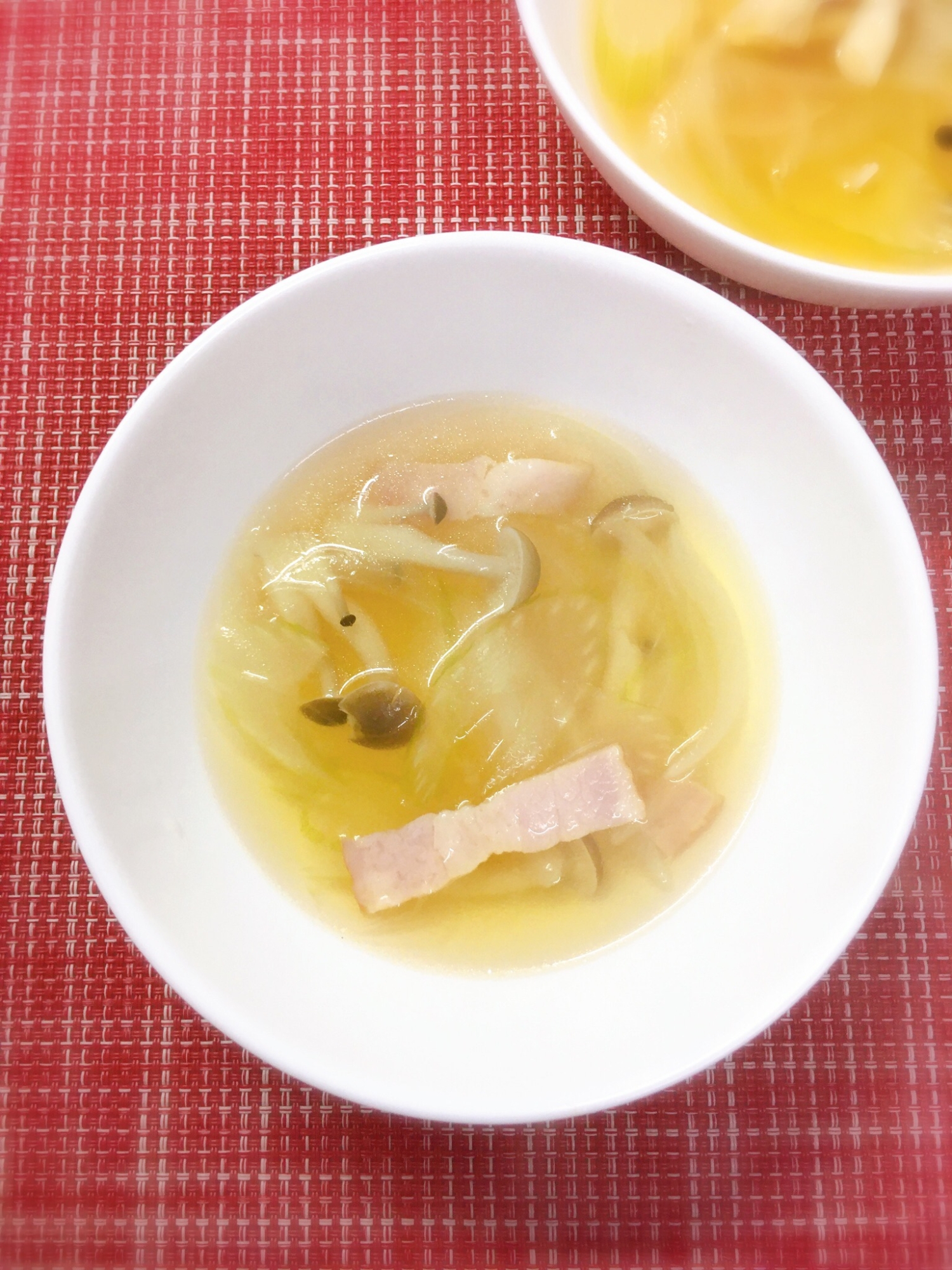 簡単スープ♡セロリと玉ねぎの香味スープ