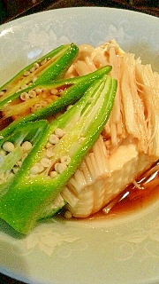 レンジで簡単!オクラとエノキの温豆腐♪