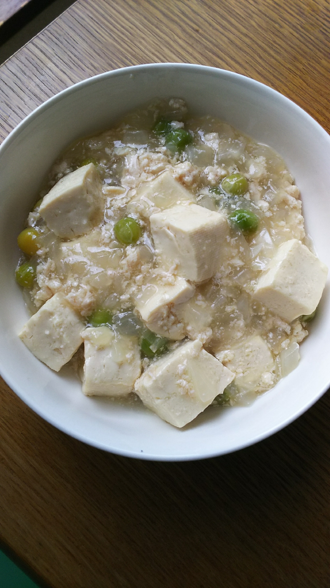 豆腐とえんどう豆と玉ねぎと鶏ミンチの餡