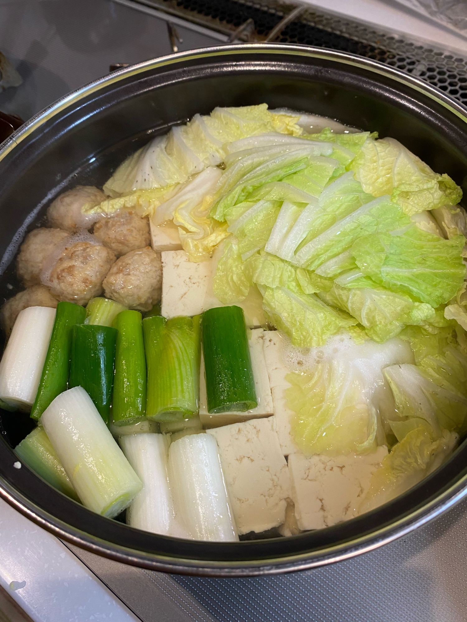 ピリ辛中華ダレが美味い❣️白菜と豆腐の節約時短鍋