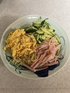 夏の暑い時期に★定番の具で冷麺★冷やし中華