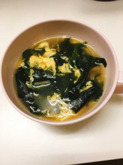 創味シャンタンでわかめと玉ねぎの中華スープ