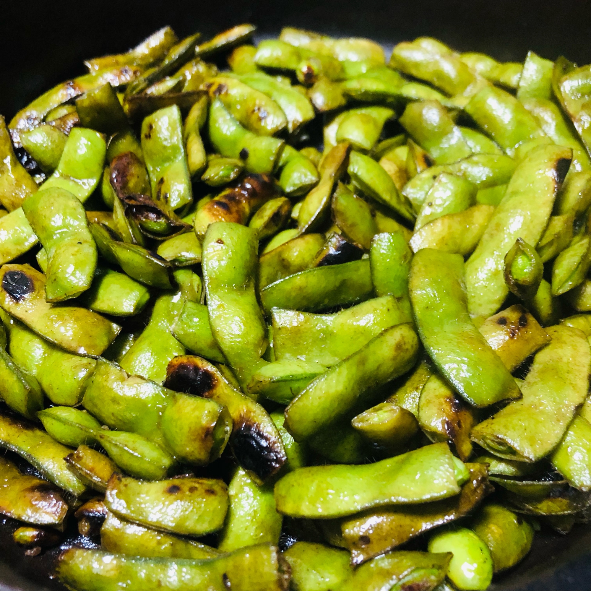 絶品！鉄鍋で焼き枝豆