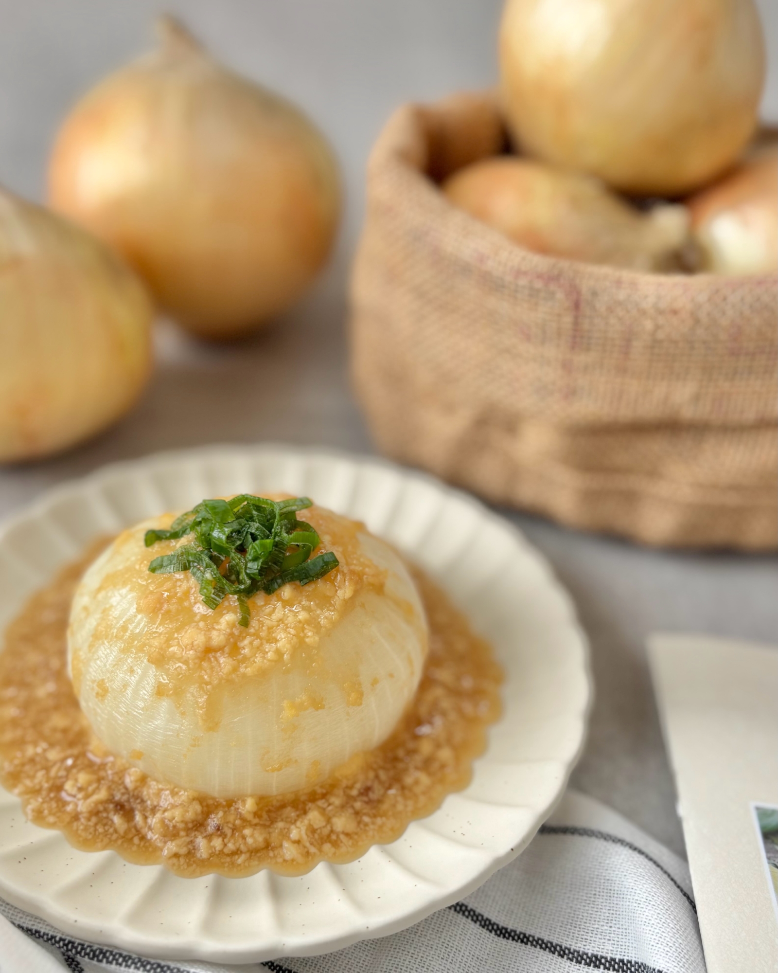 まるごと玉ねぎのそぼろあん