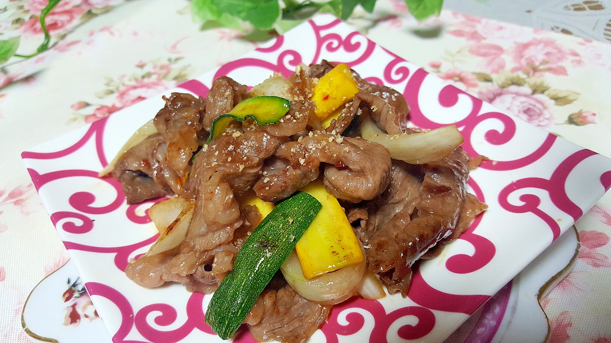 牛肉と新玉ねぎとズッキーニの炒めもの