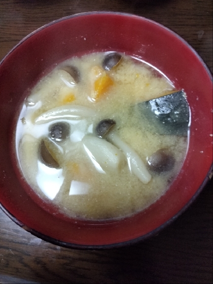 かぼちゃきのこ野菜たっぷりお味噌汁✧˖°