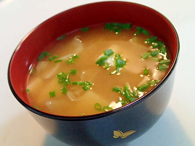 かつお粉入り　キャベツと豆腐のお味噌汁