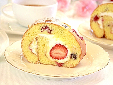 【ママパン】苺のロールケーキ