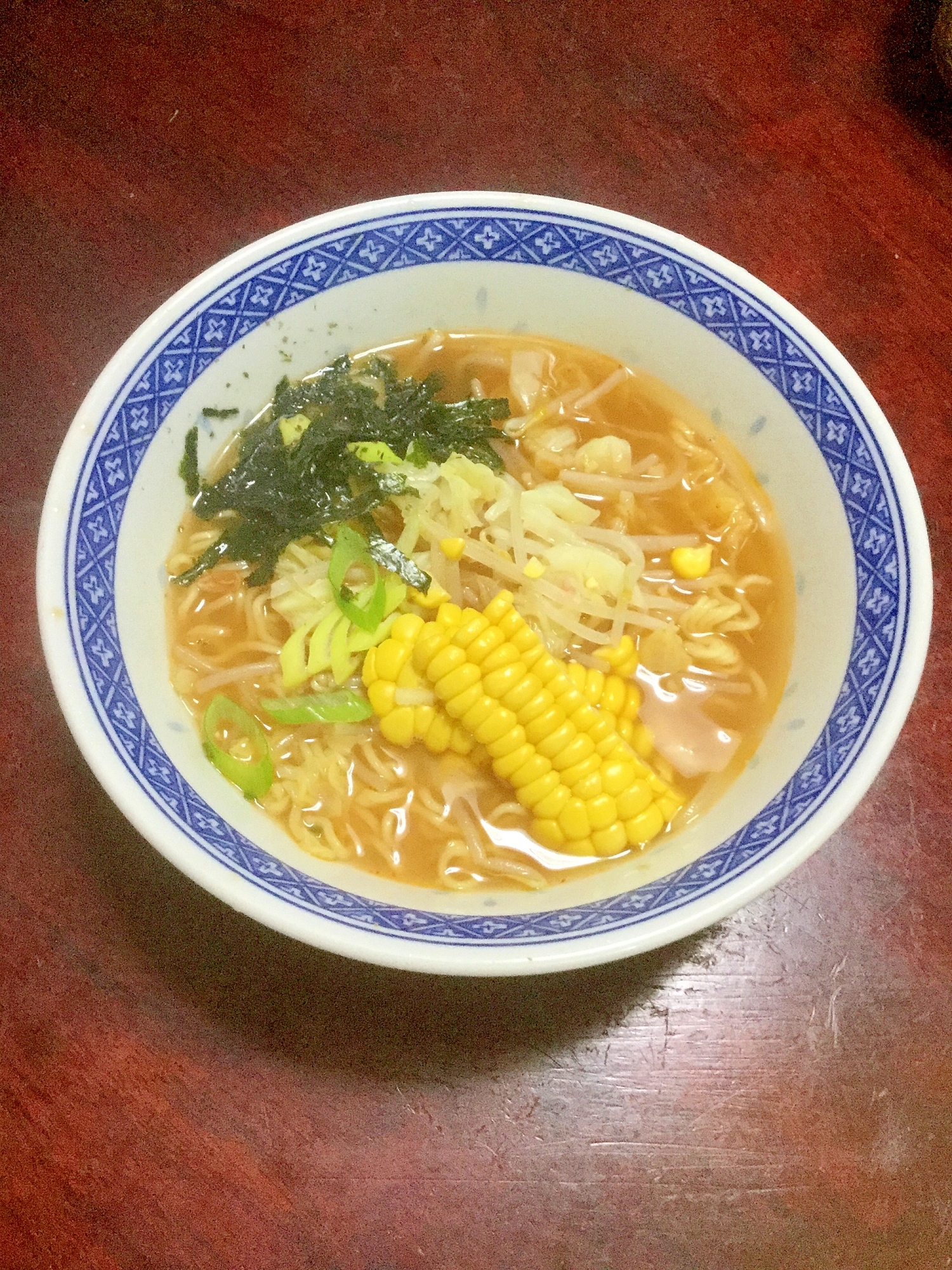 ピリッと味噌バターコーン風味噌ラーメン＠海苔。