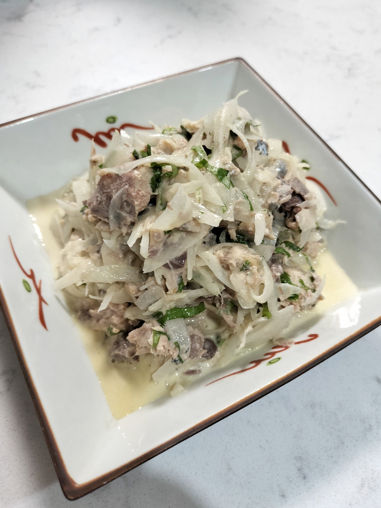 サバ缶と新玉ねぎの簡単サラダ
